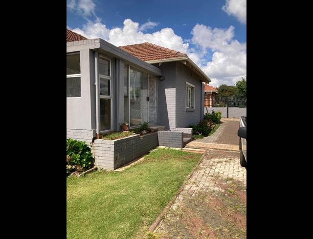 3 BEDROOM HOUSE FOR SALE IN CRESTON HILL